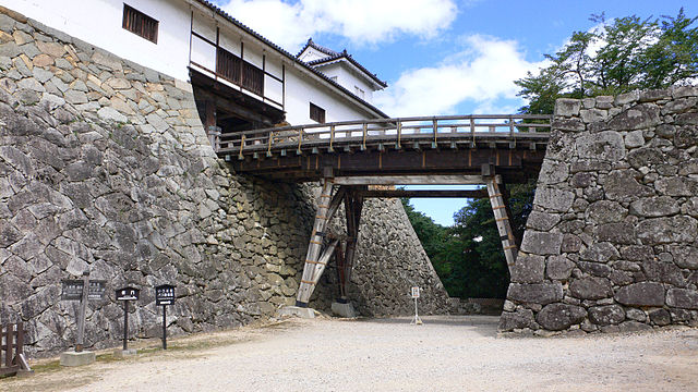 A Spiral Approach To Hikone Castle
