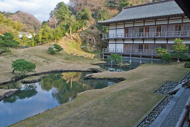 The pond At Kencho-ji Temple - Kamakura
